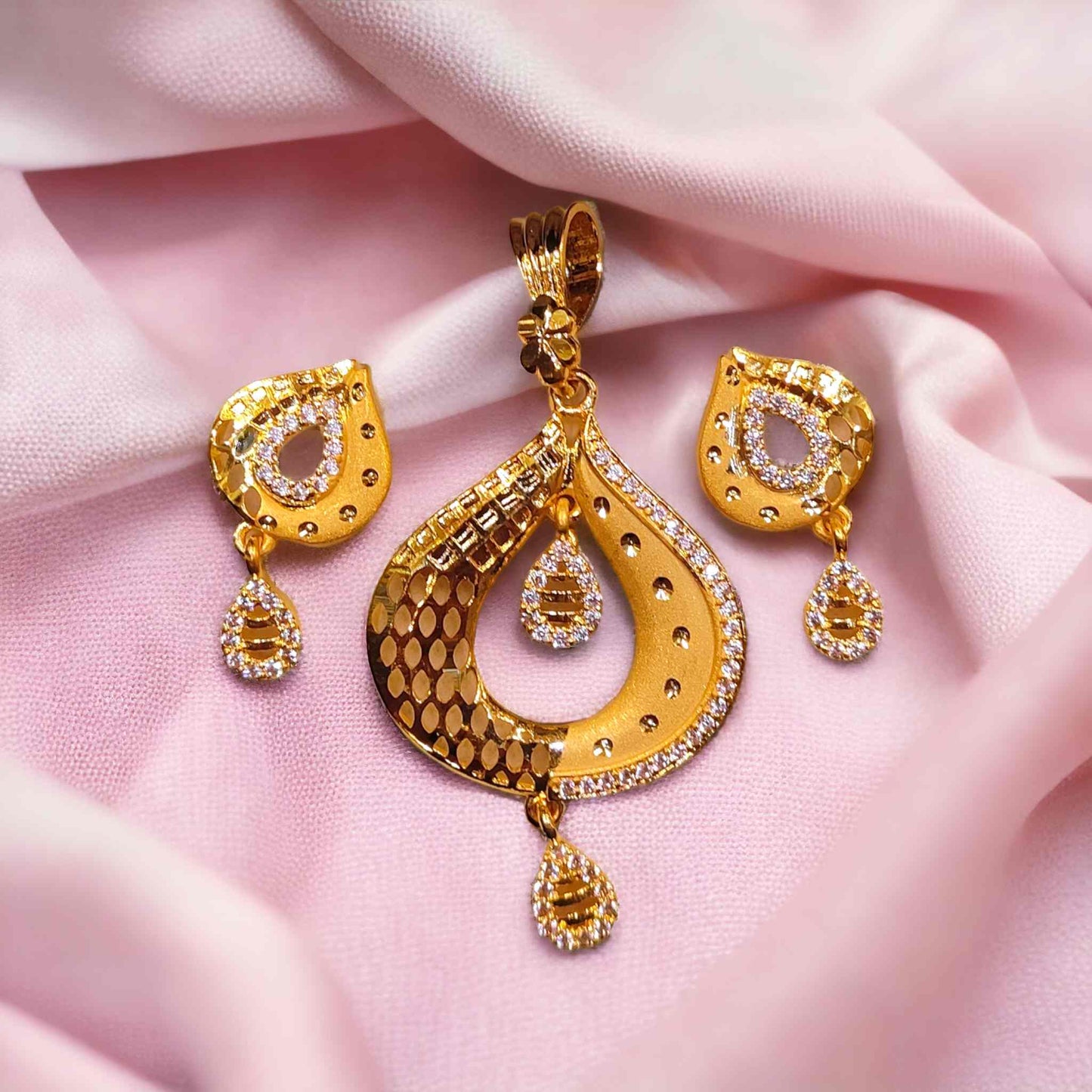 Gold Plated Stone Pendant for Women - Jauhari Jewellers