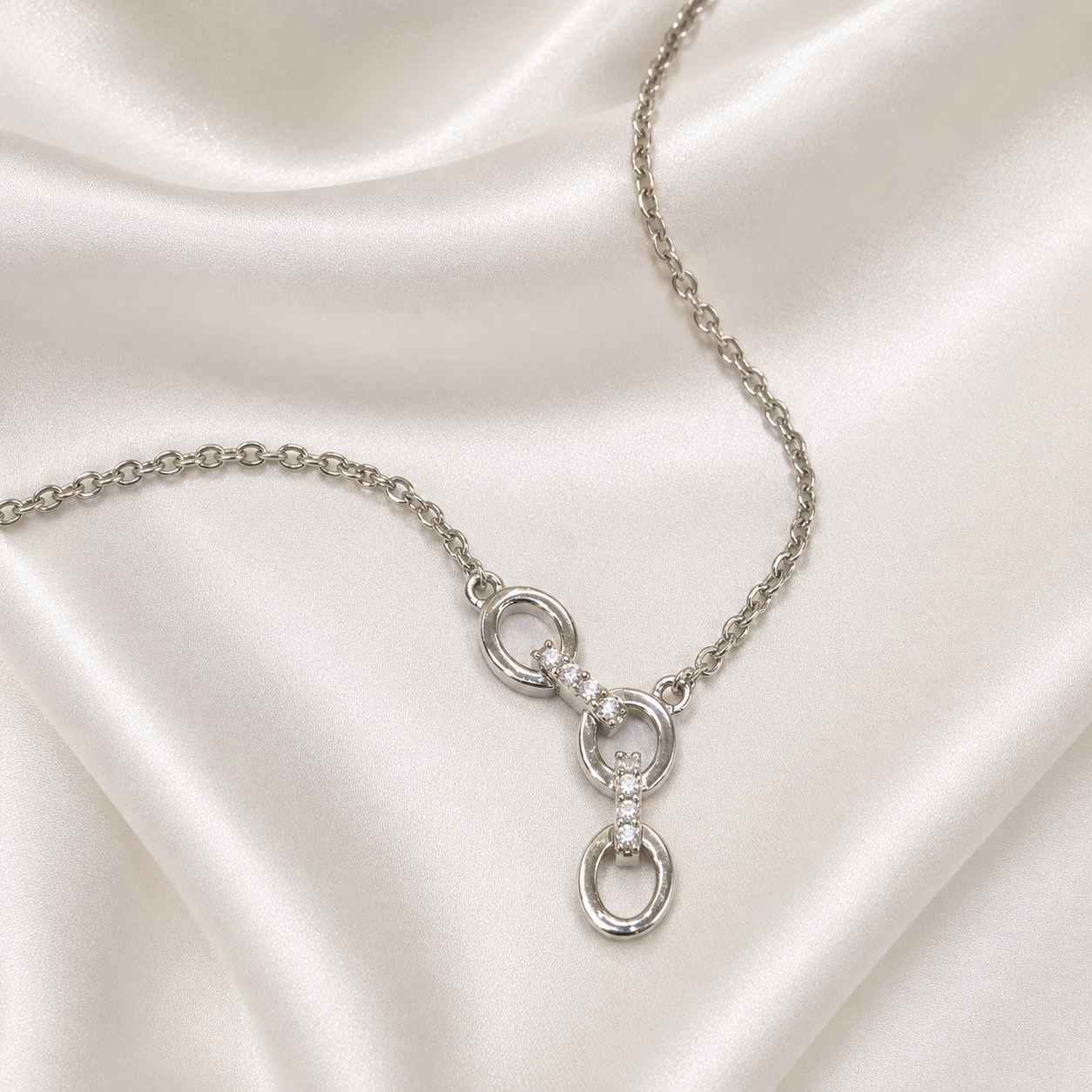 Interlocking Link Pendant Necklace for Women | 925 Sterling Silver Minimalist Jewellery | Jauhari Jewellers