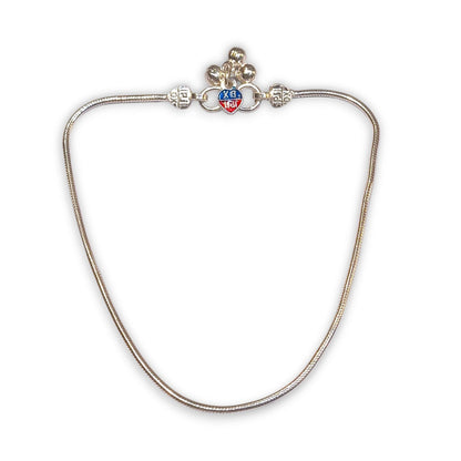 Zoomed view of plain silver anklet for women